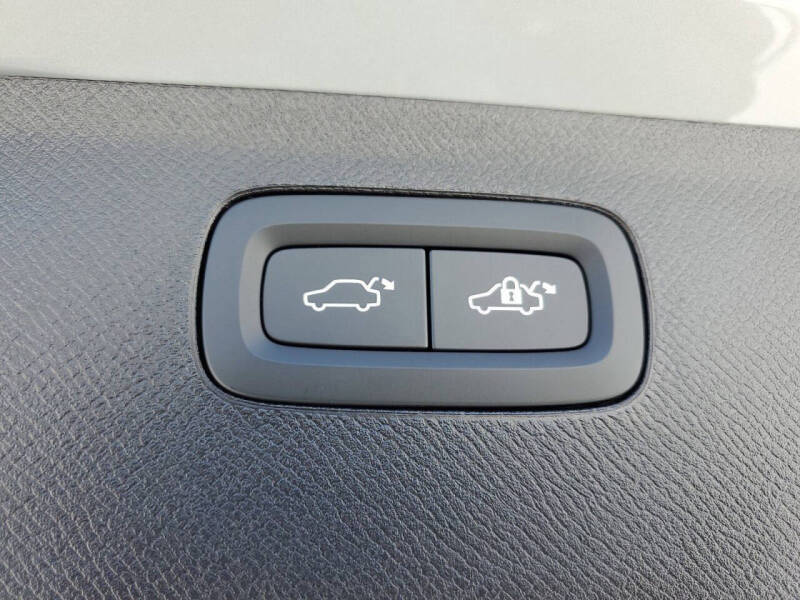 2025 Volvo XC90 B6 Ultra Bright Theme 7P