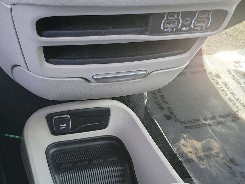 2024 Chrysler Pacifica Plug-In Hybrid Select