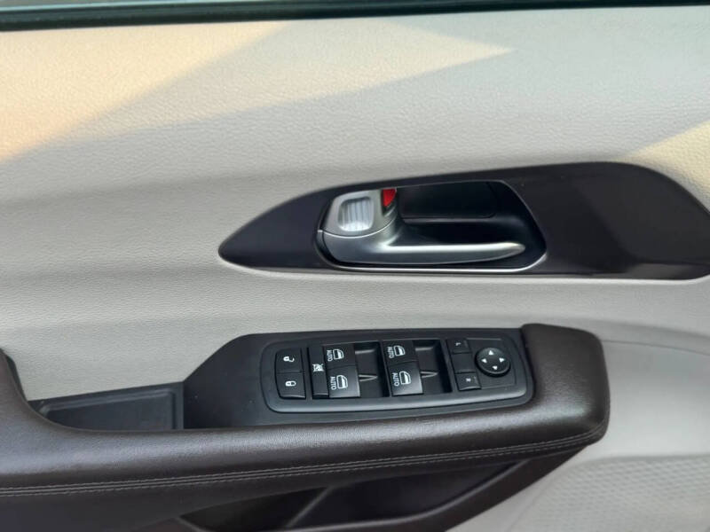 2017 Chrysler Pacifica Touring-L Plus