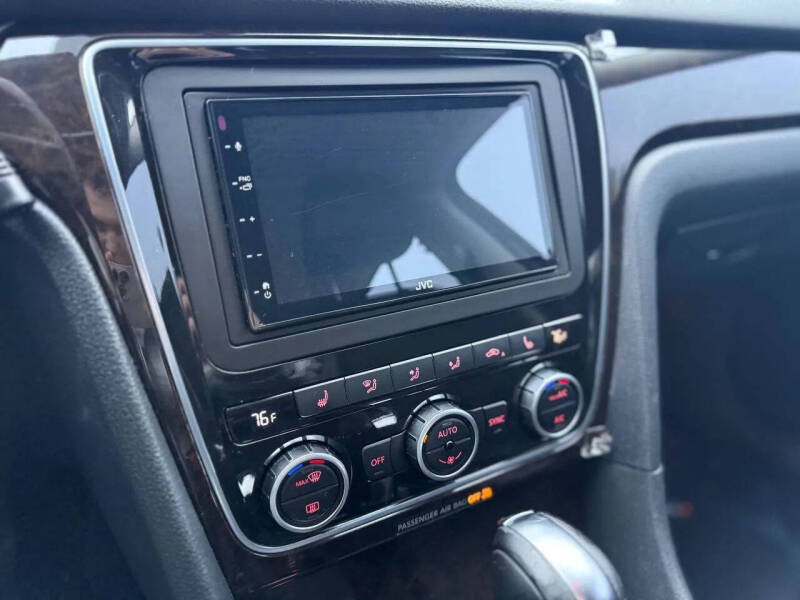 2014 Volkswagen Passat 1.8T SEL Premium PZEV