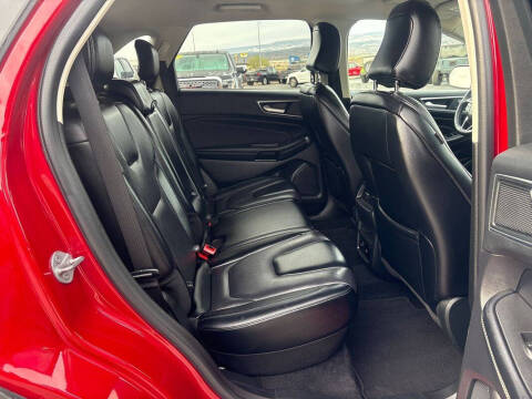 2022 Ford Edge Titanium