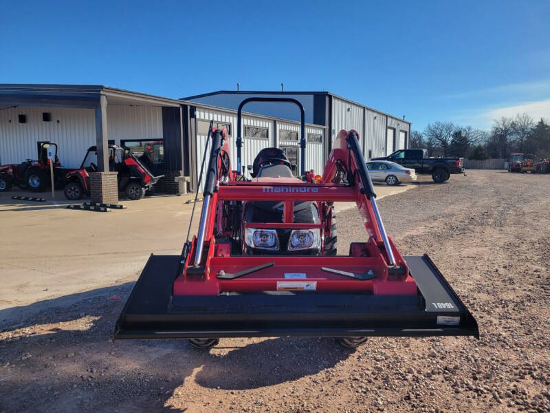 2025 Mahindra 1640 Shuttle