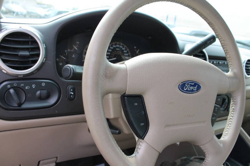 2003 Ford Expedition XLT