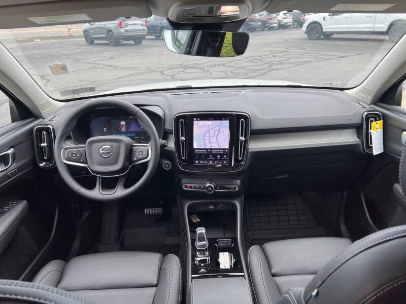 2026 Volvo XC40 B5 Plus