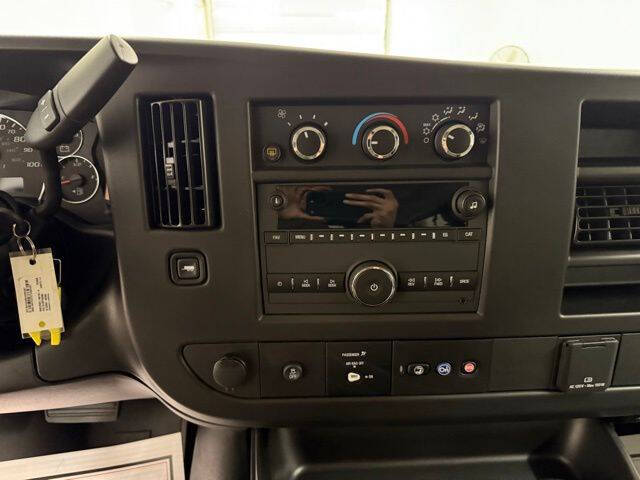 2025 Chevrolet Express LS 3500