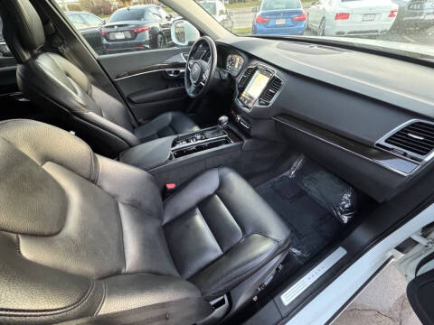 2017 Volvo XC90 T6 Momentum