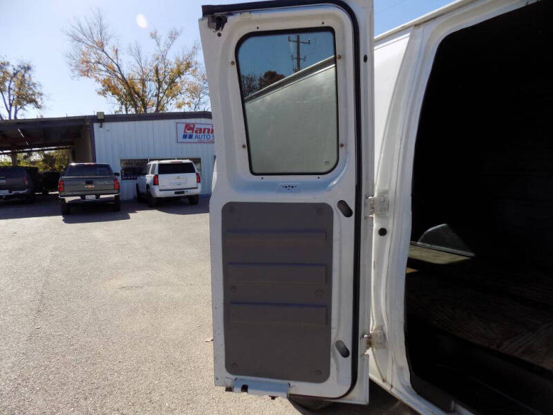 2005 Ford E-Series E-250