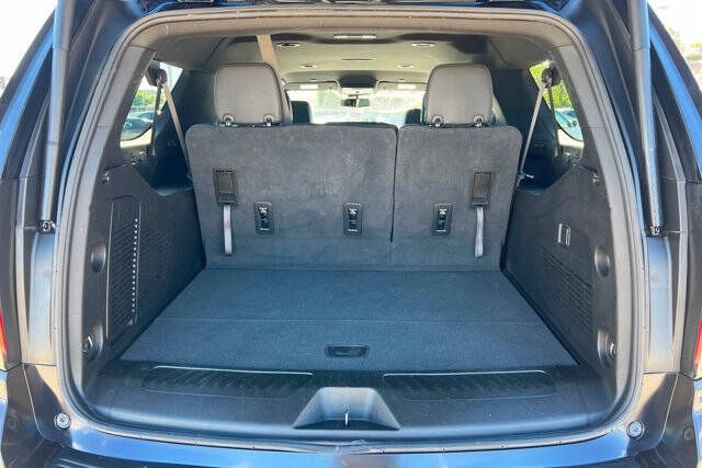 2024 Chevrolet Suburban LT