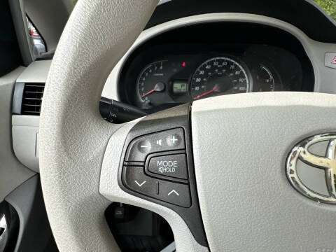 2012 Toyota Sienna LE 8-Passenger