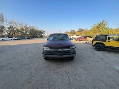 2000 Chevrolet Silverado LT photo 2