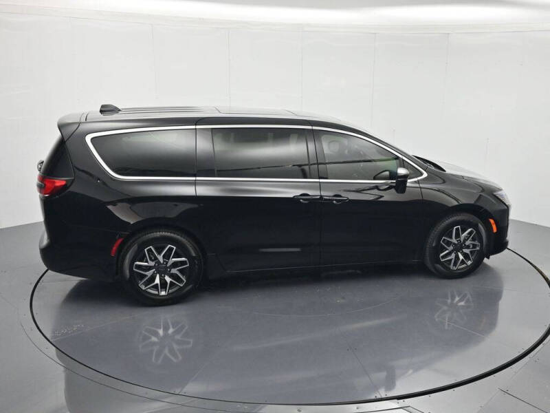 2027 Chrysler Pacifica Limited