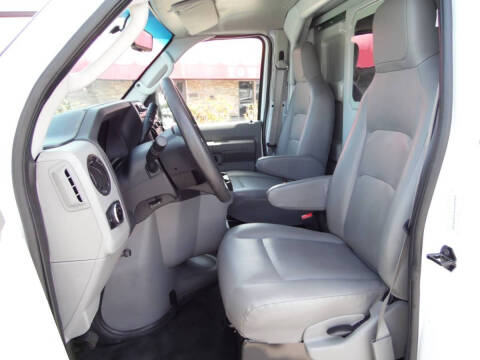 2025 Ford E-350