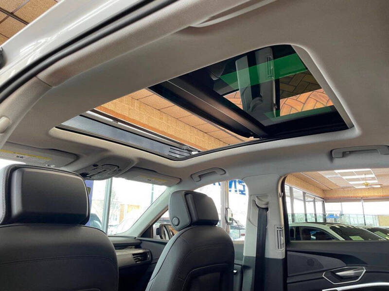 2022 Audi e-tron quattro Premium Plus