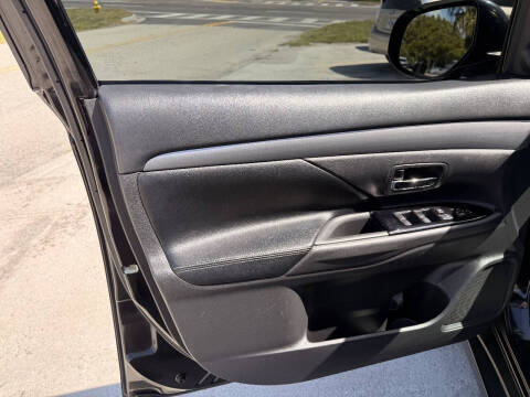 2015 Mitsubishi Outlander SE