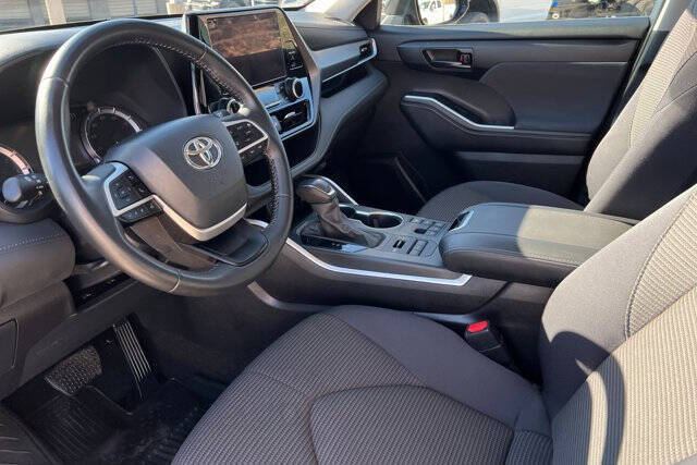 2024 Toyota Highlander LE