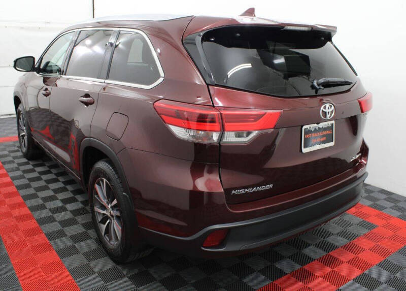 2017 Toyota Highlander SE