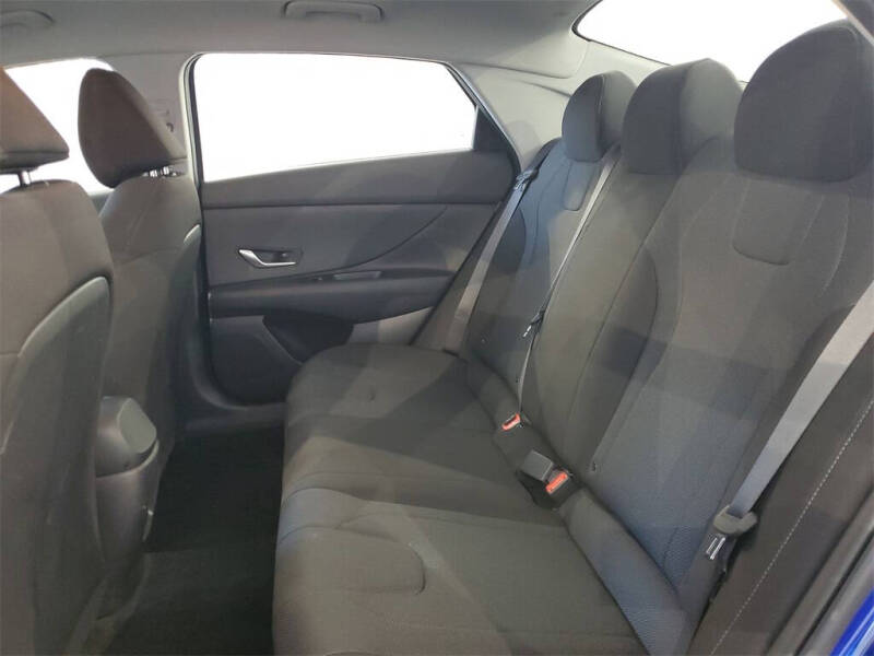 2024 Hyundai Elantra SE