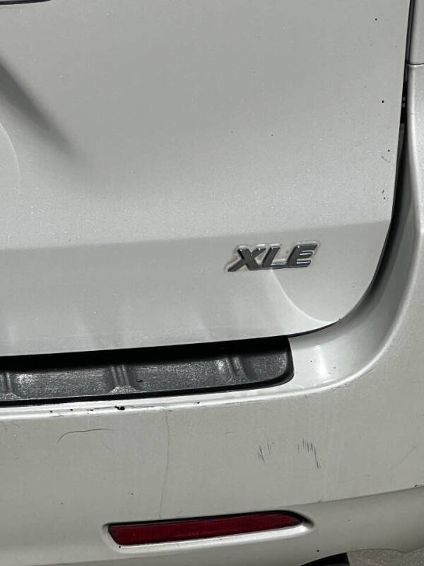 2017 Toyota Sienna XLE 7-Passenger Auto Access Seat