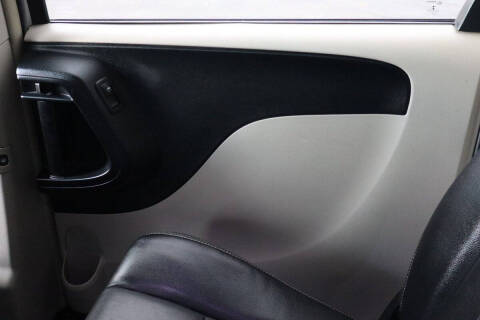 2013 Chrysler Town and Country Touring