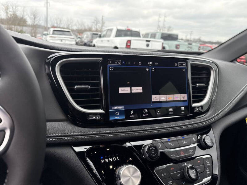 2026 Chrysler Pacifica Select