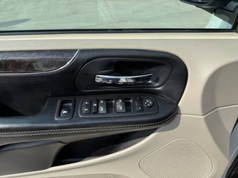 2014 Chrysler Town and Country Touring