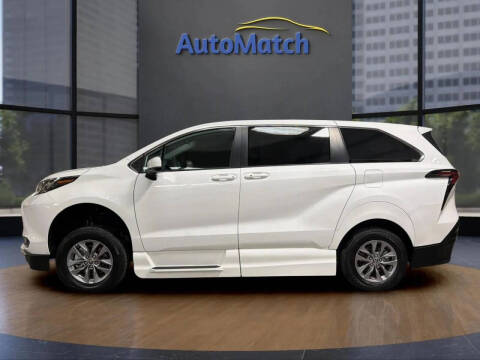 2024 Toyota Sienna LE 8-Passenger