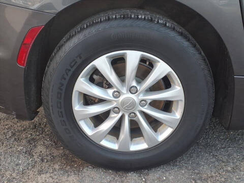 2017 Chrysler Pacifica Touring-L