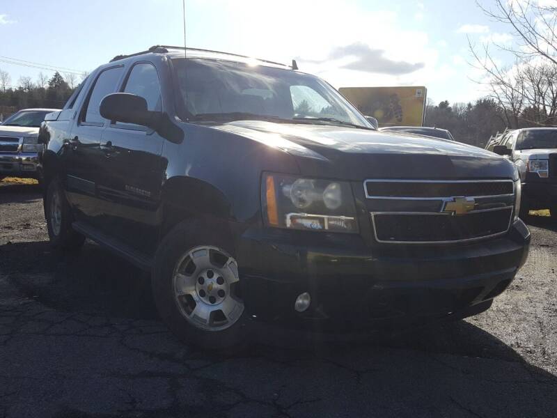2013 Chevrolet Avalanche for sale at GLOVECARS.COM LLC in Johnstown NY