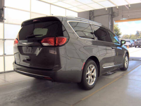 2017 Chrysler Pacifica Touring-L Plus