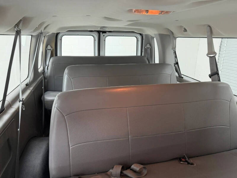 2003 Ford E-Series E-350 SD XL