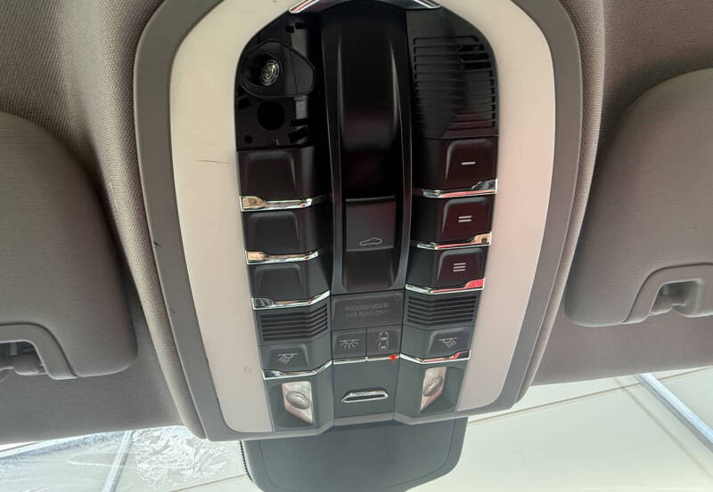 2011 Porsche Panamera 4