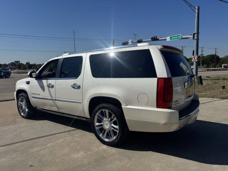 2011 Cadillac Escalade ESV Platinum Edition photo 5