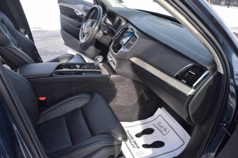 2022 Volvo XC90 T6 Inscription 6-Passenger