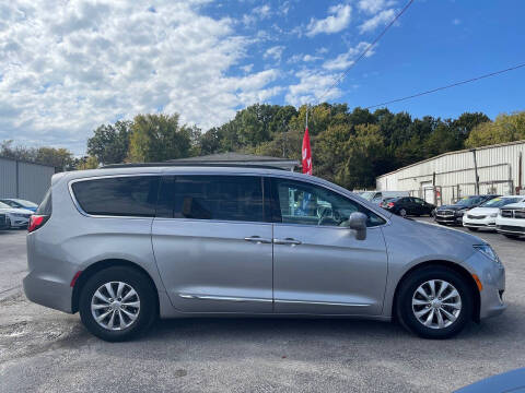 2017 Chrysler Pacifica Touring-L