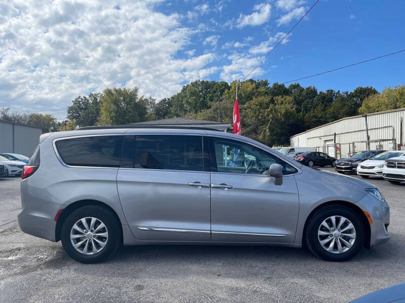 2017 Chrysler Pacifica Touring-L