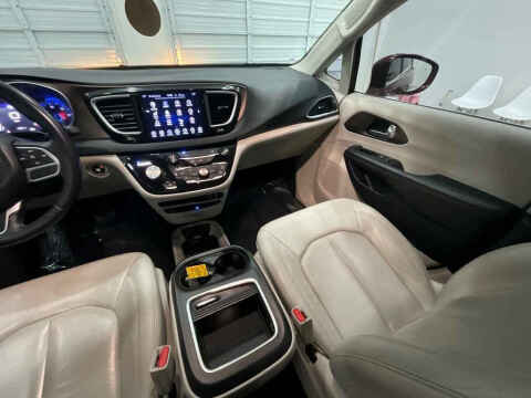 2017 Chrysler Pacifica Touring-L Plus