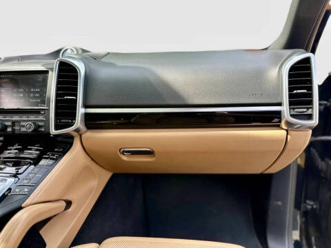 2016 Porsche Cayenne S E-Hybrid