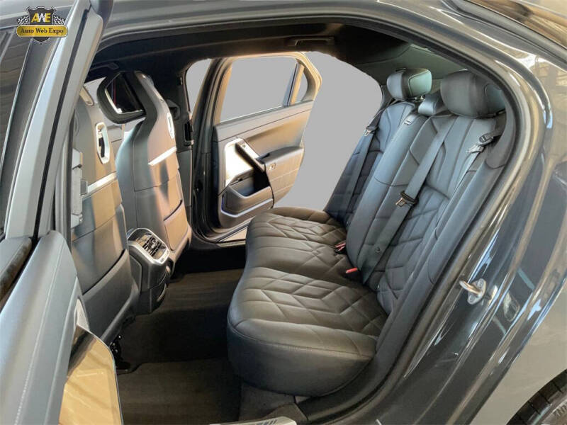 2023 BMW 7 Series 740i