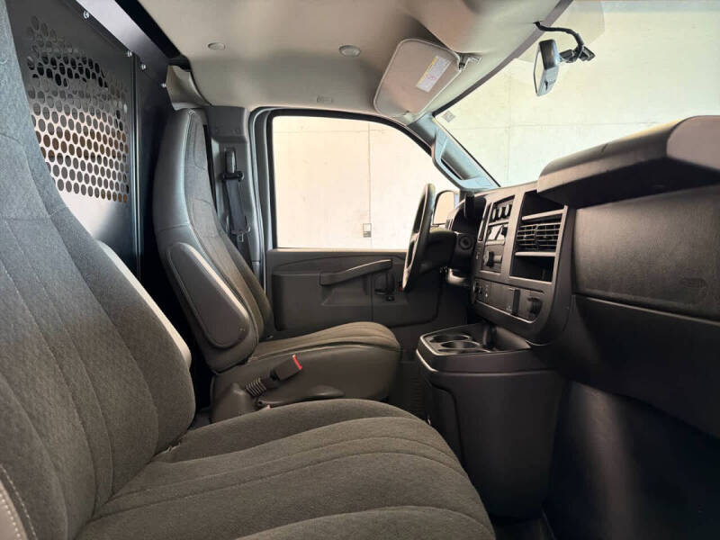 2023 Chevrolet Express 2500