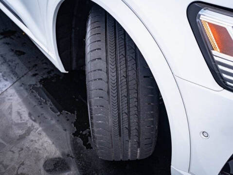 2022 Audi e-tron quattro Premium