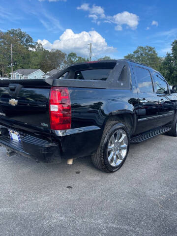 2011 Chevrolet Avalanche LTZ