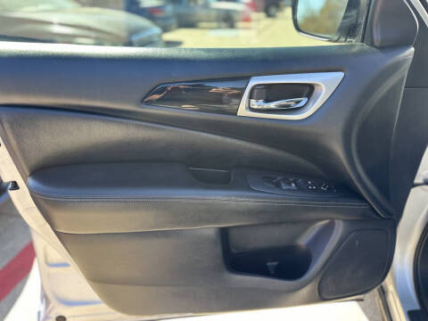 2018 Nissan Pathfinder SV