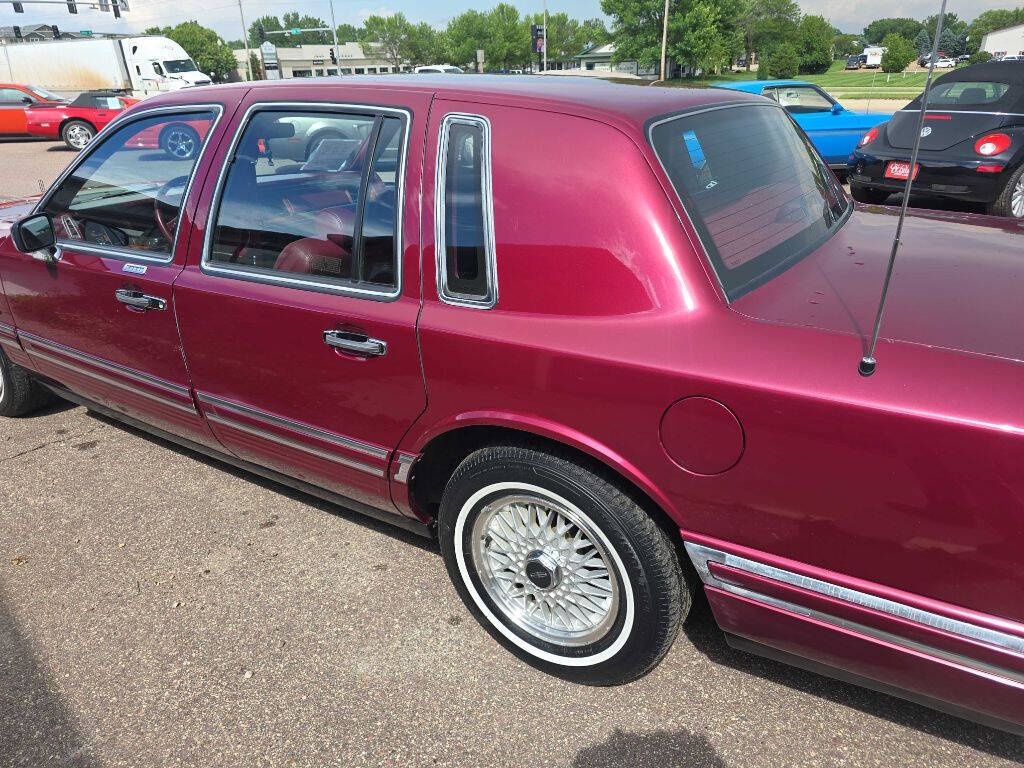 1993 Lincoln Town Car 16