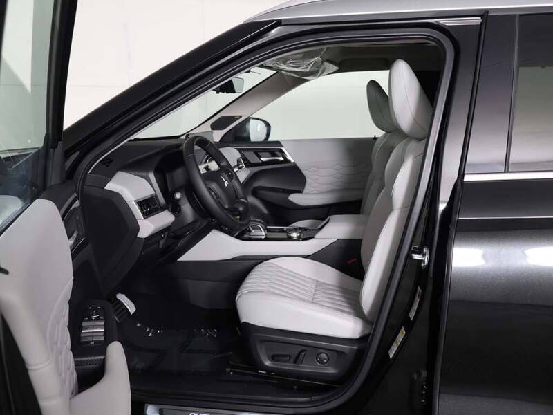 2025 Mitsubishi Outlander SEL Platinum Edition