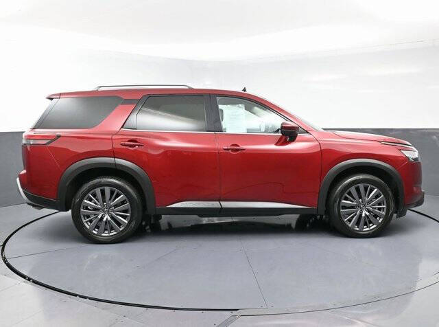 2023 Nissan Pathfinder SL