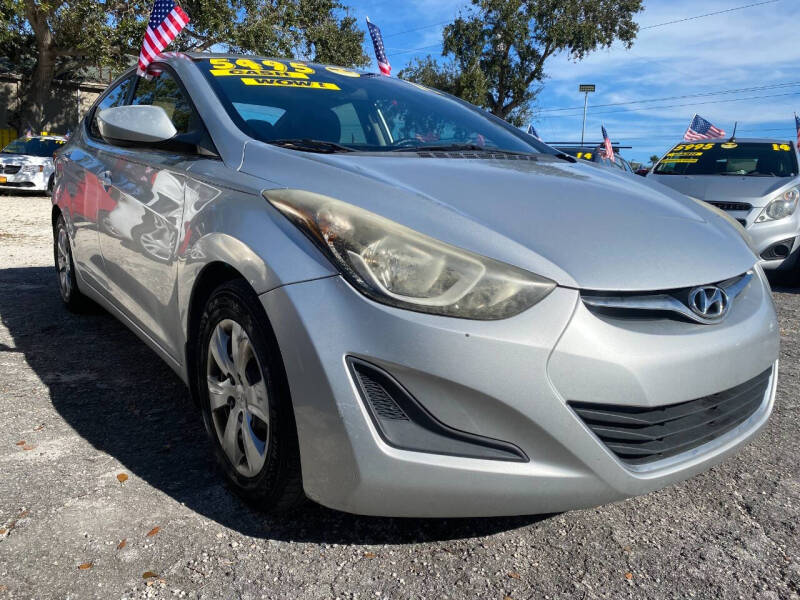 Hyundai Elantra's photo