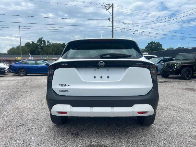 2025 Nissan Kicks S