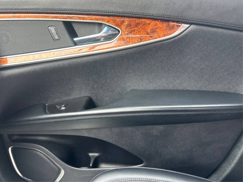 2019 Lincoln Nautilus Select