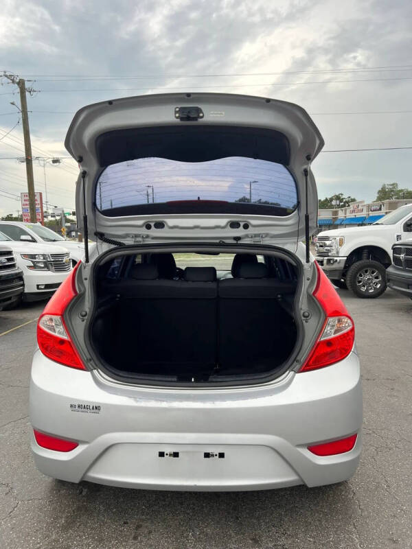 2013 Hyundai Accent SE
