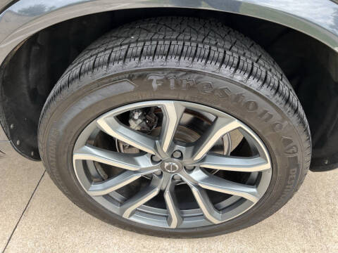 2017 Volvo XC90 T6 Momentum